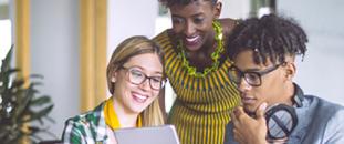 Group of 3 looking at computer | CNA Insurance